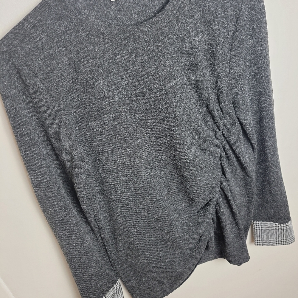 Maude Vivante Small Sweater Gray With Plaid Cuffs. - Picture 5 of 8